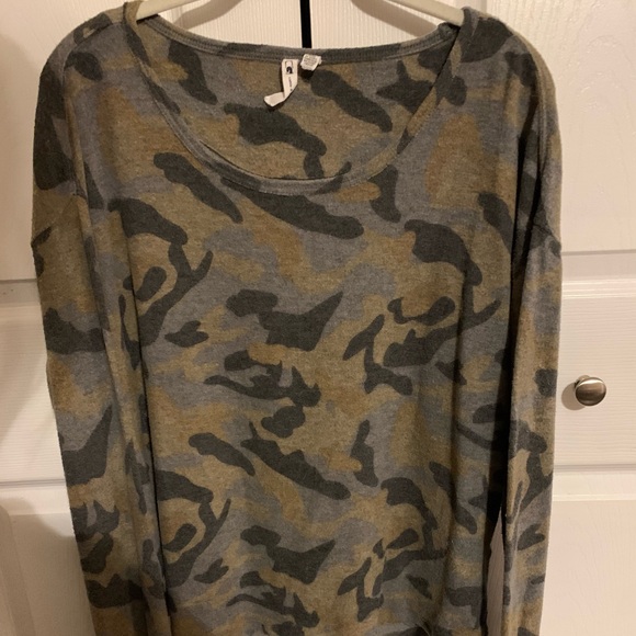 Cable and Gauge, Women’s Camouflage Top - Picture 1 of 7